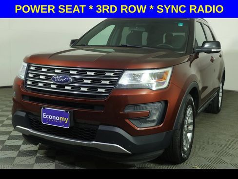 Used 2016 Ford Explorer XLT FWD image 1