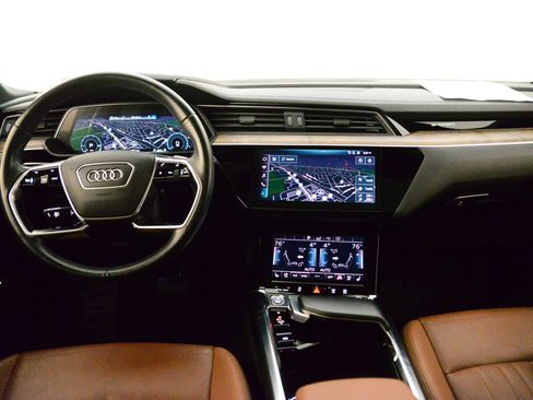 Used 2019 Audi e-tron Premium Plus image 3