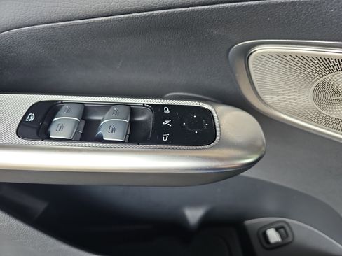Used 2024 Mercedes-Benz GLC 300 4MATIC image 29