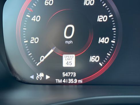 Used 2021 Volvo XC40 T5 R-Design w/ Advanced Package AWD/4WD image 22
