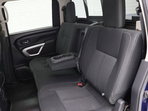 Used 2018 Nissan Titan SV w/ SV Convenience Package image 16