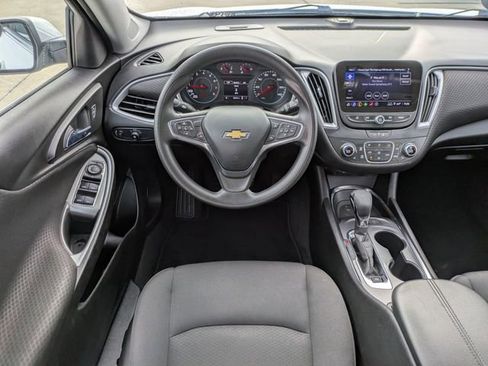 Used 2025 Chevrolet Malibu LT image 16