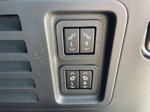 New 2026 Chevrolet Traverse RS w/ LPO, Floor Liner Package image 51