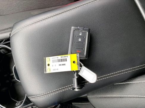 Used 2023 Jeep Grand Cherokee Laredo image 32