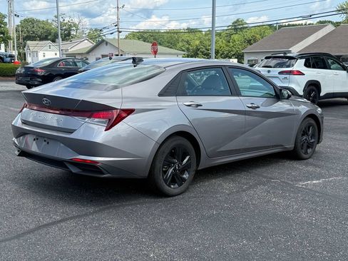 Used 2023 Hyundai Elantra SEL w/ Cargo Package FWD image 6