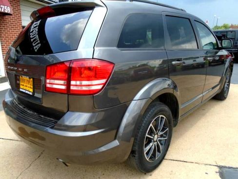 Used 2017 Dodge Journey SE w/ Flexible Seating Group image 3