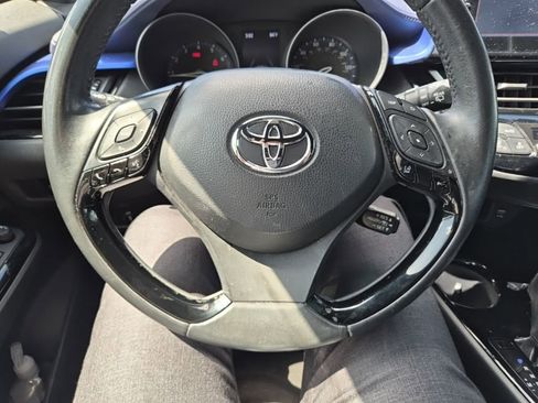 Used 2021 Toyota C-HR XLE image 6