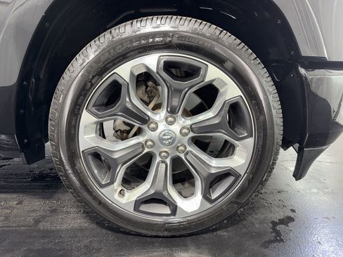 Used 2020 RAM 1500 Limited w/ Body Color Bumper Group image 9