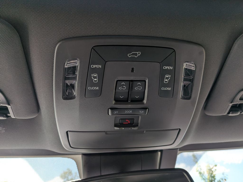 Used 2021 Toyota Sienna Platinum FWD image 24