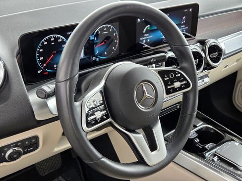 Certified 2022 Mercedes-Benz GLB 250 4MATIC w/ Premium Package Lite image 24