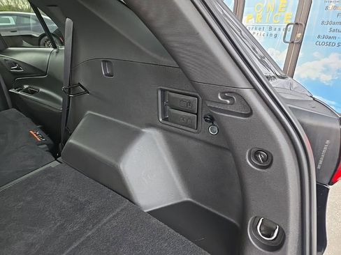 Used 2023 Chevrolet Equinox Premier FWD image 96
