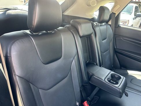 Used 2017 Ford Edge Titanium FWD image 31