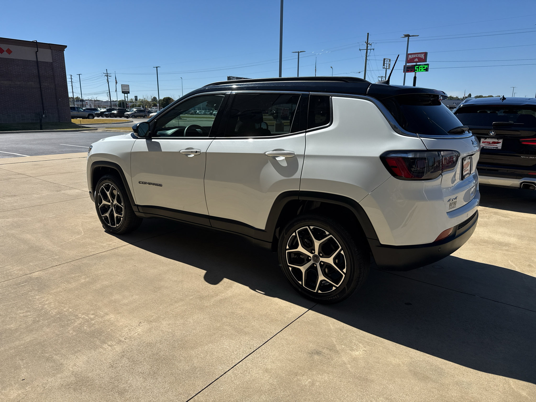 Used 2025 Jeep Compass Limited AWD/4WD image 5