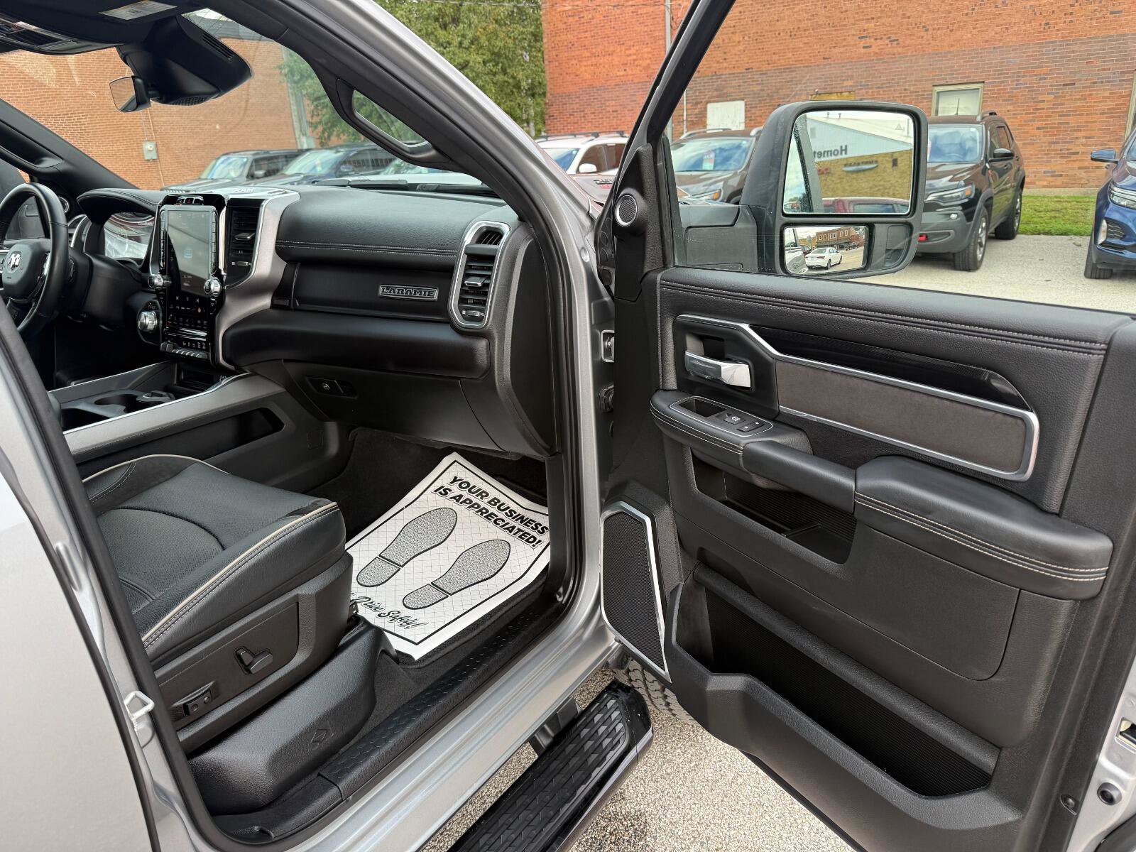 Used 2023 RAM 2500 Laramie AWD/4WD image 17