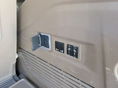 Used 2023 GMC Yukon Denali AWD/4WD image 6