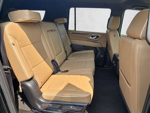 Used 2024 Chevrolet Suburban Premier AWD/4WD image 21