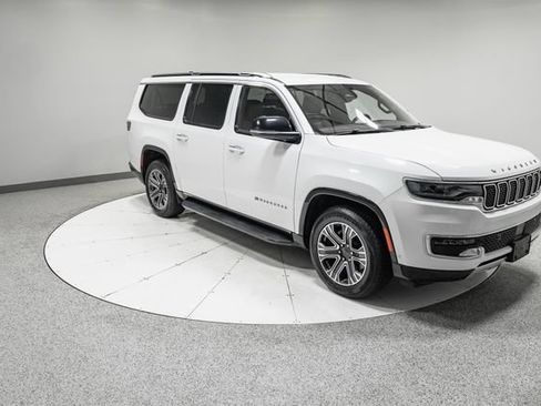 Used 2024 Jeep Wagoneer L Series II w/ Flexible Seating Group AWD/4WD image 33