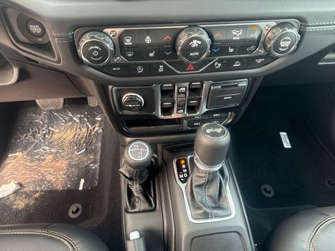 New 2026 Jeep Wrangler Unlimited Sahara AWD/4WD image 14