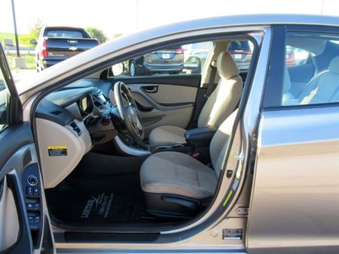 Used 2014 Hyundai Elantra SE w/ Option Group 02 image 12