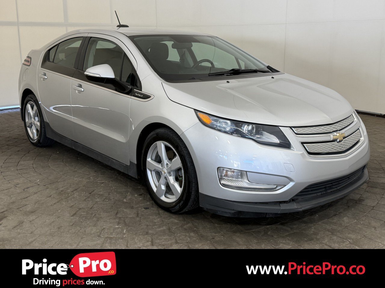 Used 2015 Chevrolet Volt FWD image 1