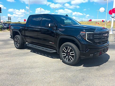 Used 2024 GMC Sierra 1500 AT4 w/ Technology Package AWD/4WD image 9