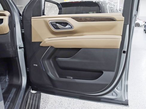 Used 2024 Chevrolet Suburban Premier w/ Premium Package image 39