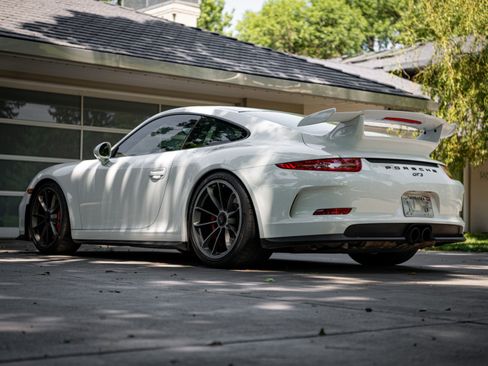 Used 2015 Porsche 911 GT3 RWD image 4