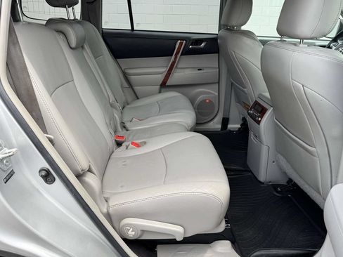Used 2013 Toyota Highlander Limited AWD/4WD image 15