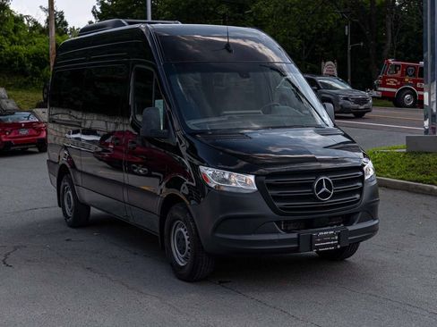 Used 2024 Mercedes-Benz Sprinter 2500 image 3