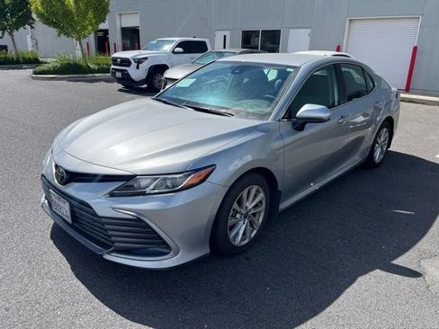 Used 2022 Toyota Camry LE w/ Carpet Mat Package (TMS) FWD image 1