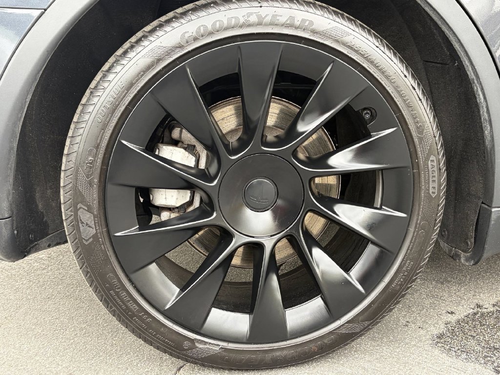 Used 2024 Tesla Model Y 2WD image 7