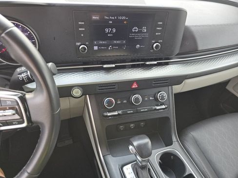 Used 2022 Kia Carnival LX FWD image 31