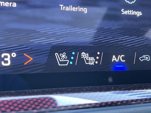 Used 2025 Chevrolet Traverse RS w/ LPO, Floor Liner Package image 36