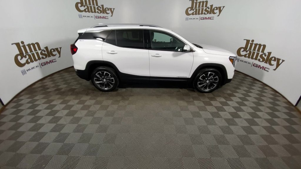 Certified 2024 GMC Terrain SLT w/ Infotainment Package II AWD/4WD image 9