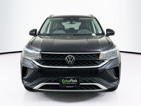 Used 2023 Volkswagen Taos SE w/ Black Wheel Package AWD/4WD image 2