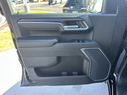 Used 2025 GMC Sierra 1500 SLT image 14