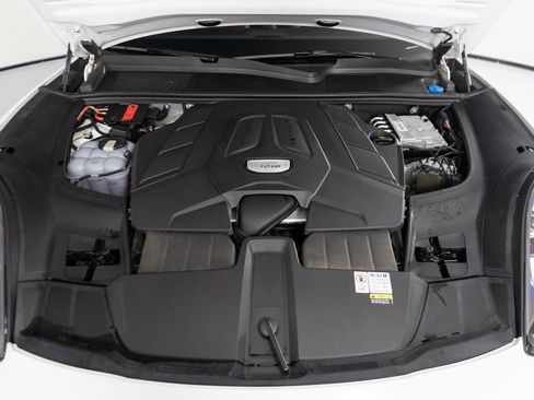 Certified 2023 Porsche Cayenne Platinum Edition image 38