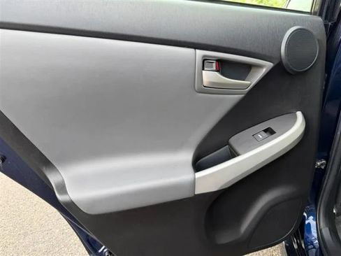 Used 2015 Toyota Prius Persona Series FWD image 38