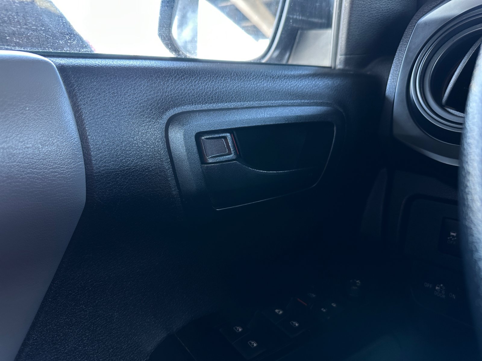 Used 2023 Toyota Tacoma SR w/ SR Convenience Package RWD image 18