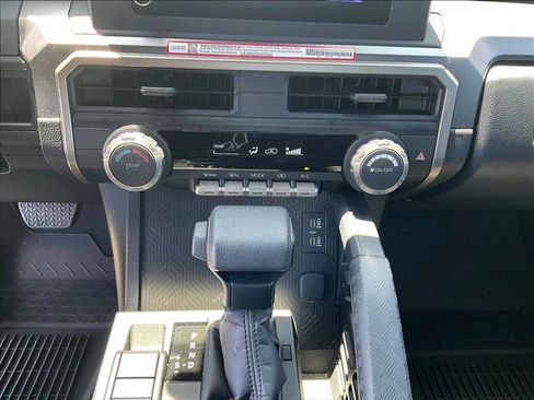 Used 2025 Toyota 4Runner SR5 AWD/4WD image 26