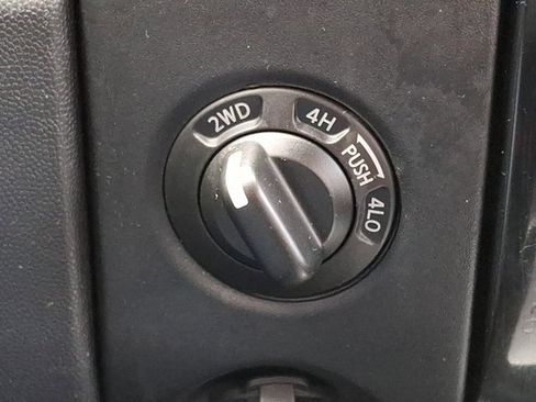 Used 2015 Nissan Titan SV w/ SV Value Truck Package image 29