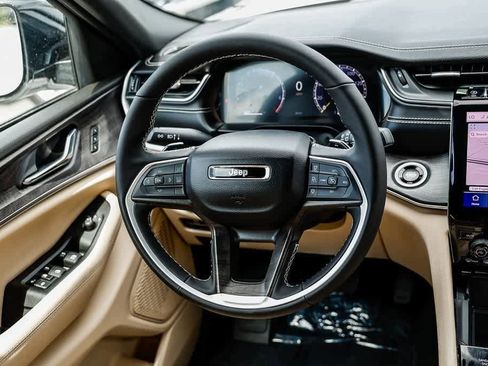 New 2025 Jeep Grand Cherokee Limited w/ Luxury Tech Group II image 15