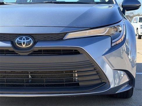 Certified 2025 Toyota Corolla LE image 9