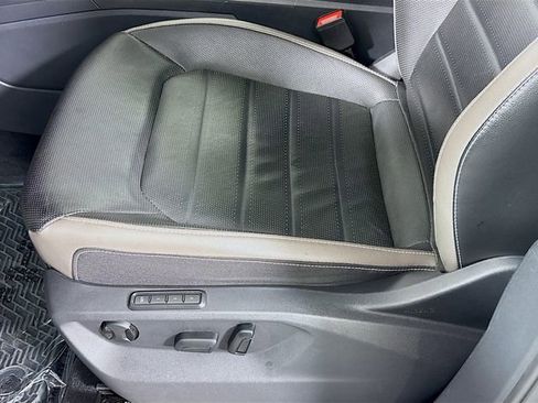 Used 2022 Volkswagen Atlas Cross Sport SEL Premium R-Line image 20