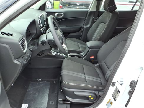 New 2026 Hyundai Venue SEL FWD image 4