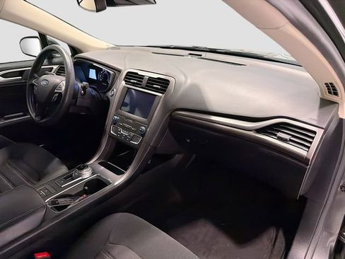 Used 2020 Ford Fusion SE image 25