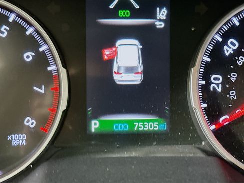 Used 2021 Toyota RAV4 LE FWD image 18