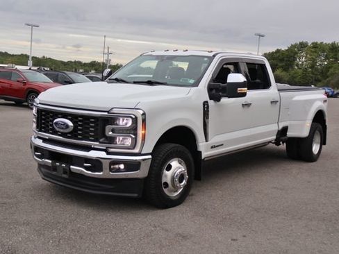 Used 2023 Ford F350 Lariat w/ Lariat Ultimate Package AWD/4WD image 3