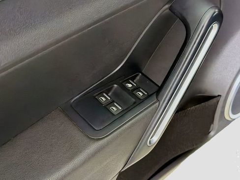 Used 2013 Volkswagen Beetle 2.0T image 17