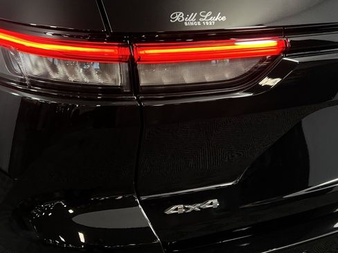 Used 2023 Jeep Grand Cherokee Limited image 13